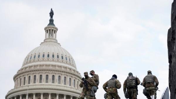 مناقشه بر سر تلاش یک نماینده کنگره آمریکا برای وارد کردن سلاح به مجلس